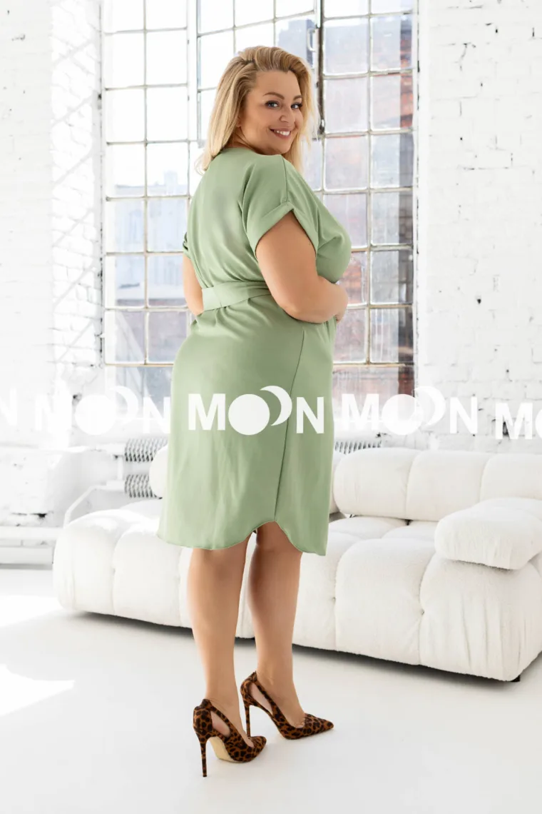 khaky-sukienka-plus-size-z-paskiem-wiazanym-hurtownia-moon-hurt-511