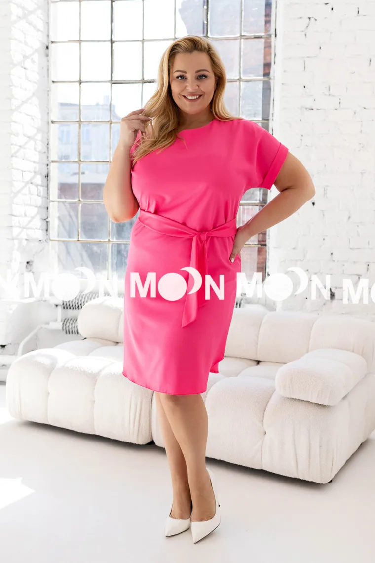 rozowa-sukienka-plus-size-hurtownia-moon-z-paskiem-hurt-catalina