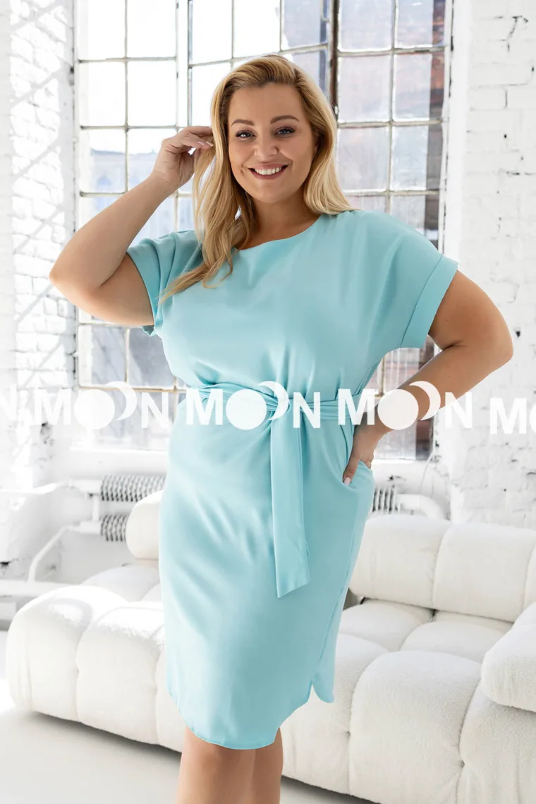 sukienka-niebieska-plus-size-z-wiazaniem-komfortowa-na-co-dzien-hurtownia-moon-hurt