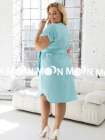 sukienka-niebieska-plus-size-z-wiazaniem-komfortowa-na-co-dzien-hurtownia-moon-hurt
