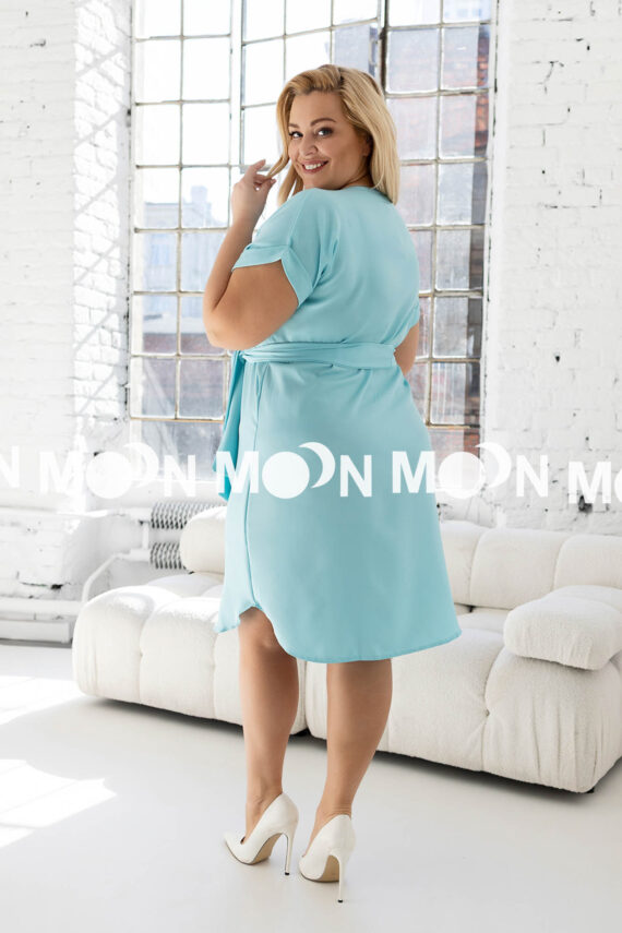 sukienka-niebieska-plus-size-z-wiazaniem-komfortowa-na-co-dzien-hurtownia-moon-hurt
