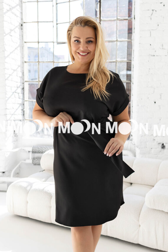 sukienka-plus-size-czarna-z-paskiem-elegancka-krotki-rekaw-hurtownia-moon-hurt-catalina-511