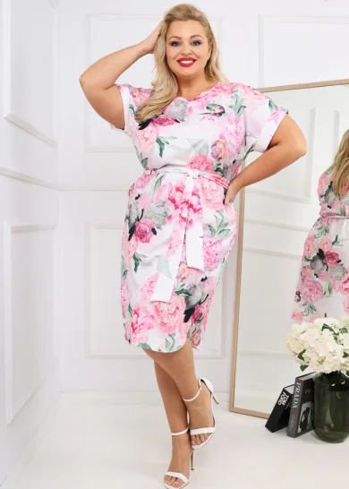 Elegancka sukienka w kwiaty plus size