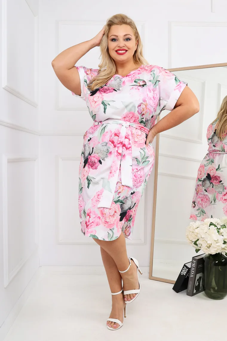 Elegancka sukienka w kwiaty plus size