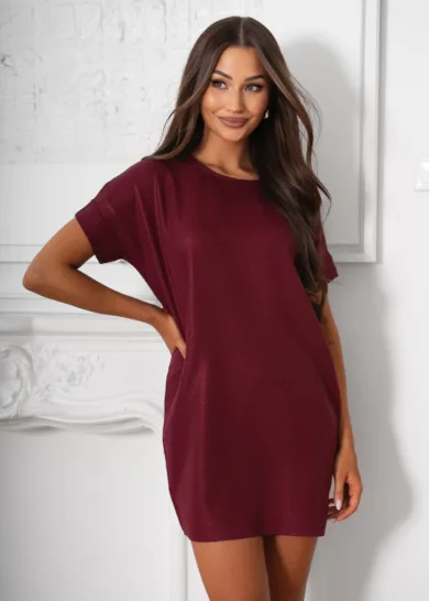 Elegancka sukienka z efektem połysku